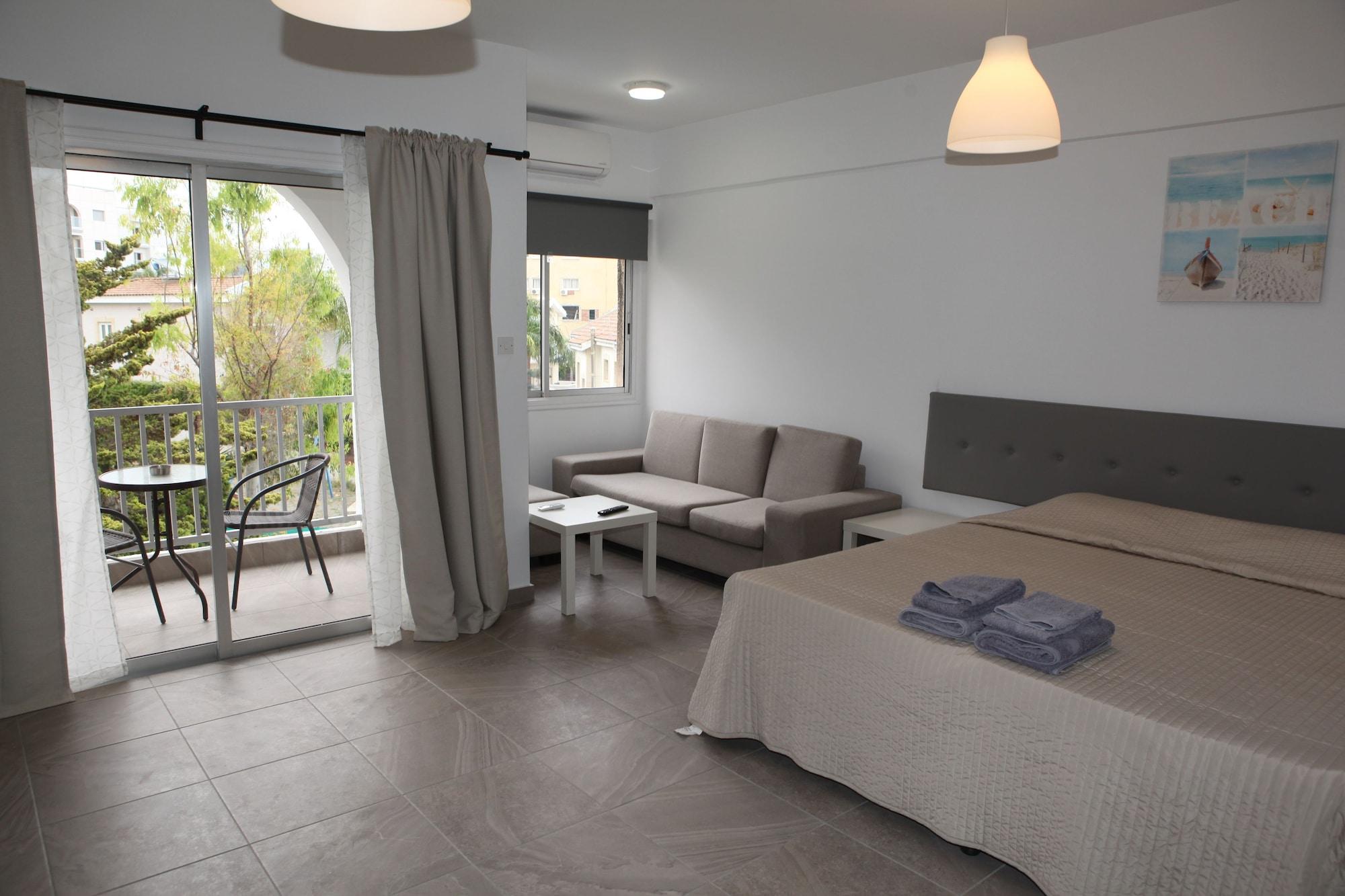Polyxeni Hotel Apartments Лимасол Екстериор снимка
