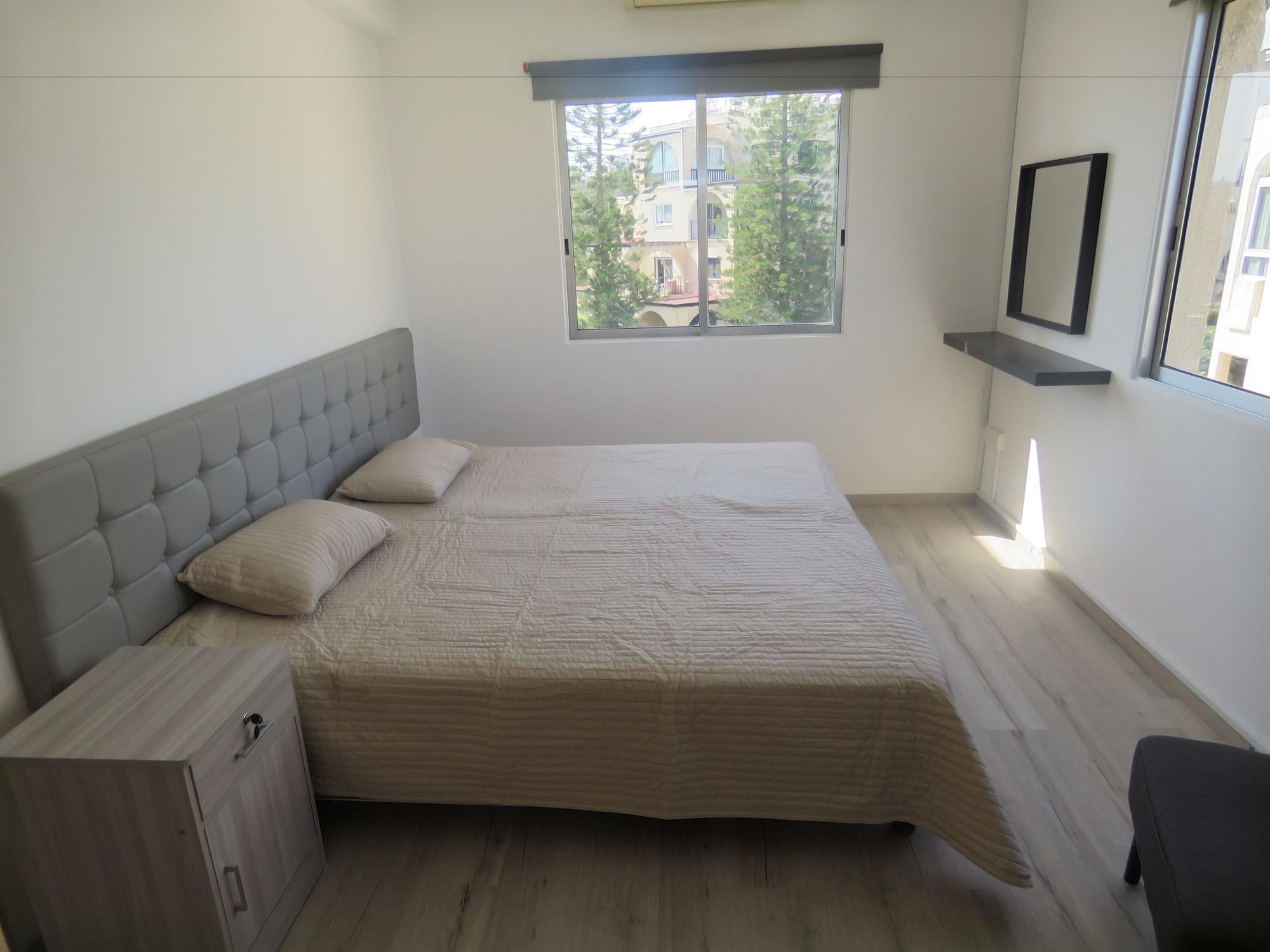 Polyxeni Hotel Apartments Лимасол Екстериор снимка