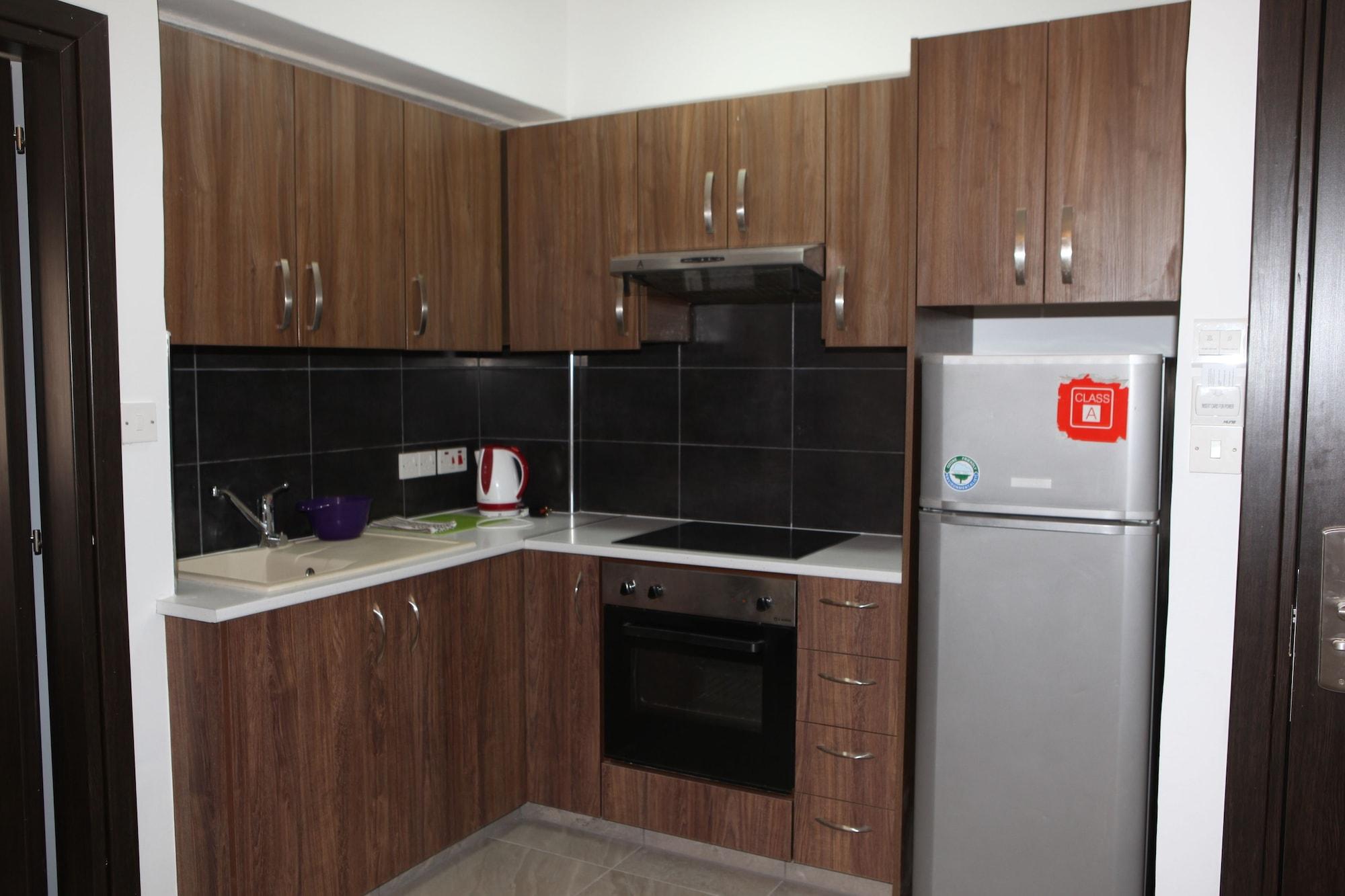Polyxeni Hotel Apartments Лимасол Екстериор снимка