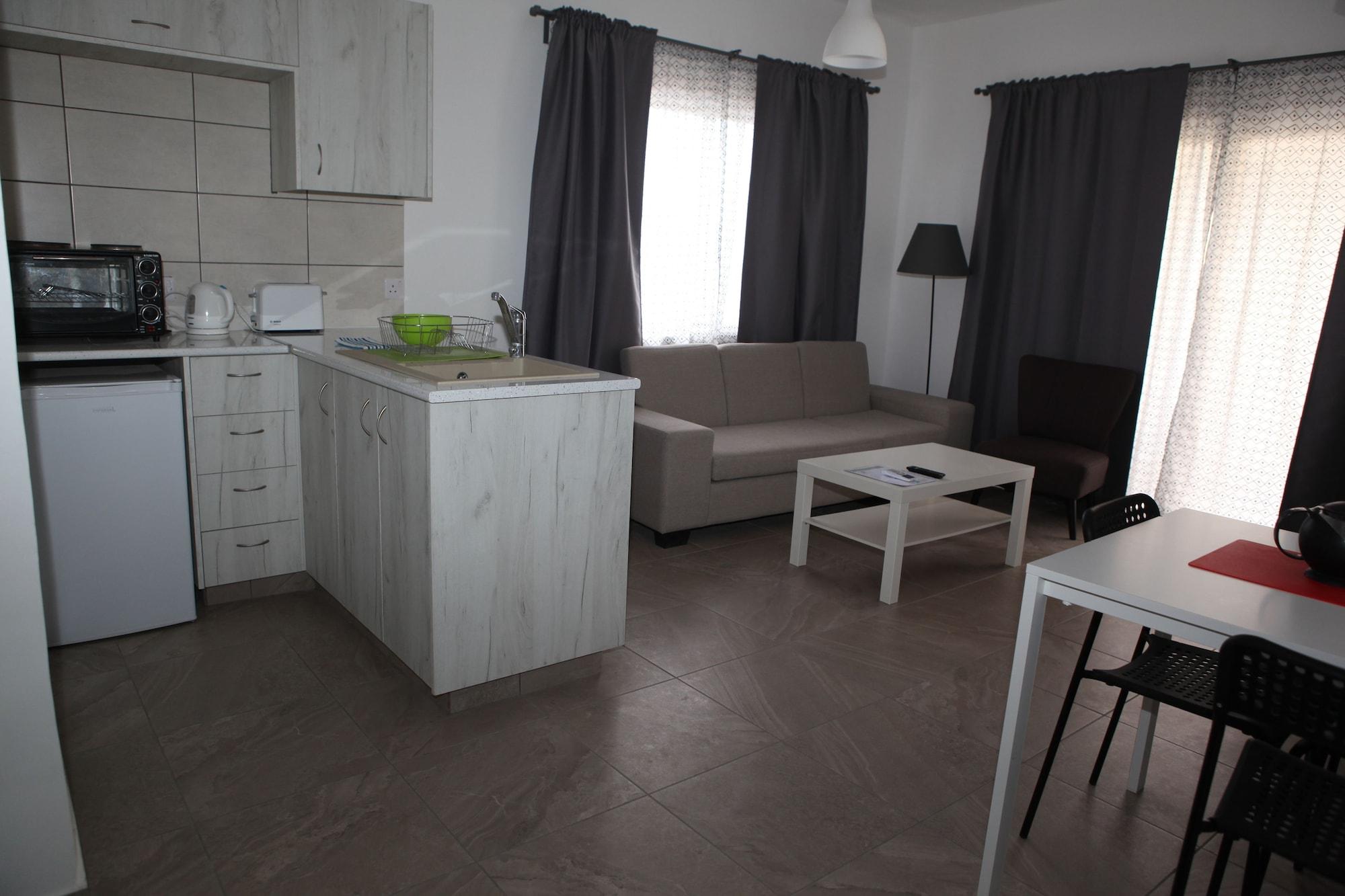 Polyxeni Hotel Apartments Лимасол Екстериор снимка