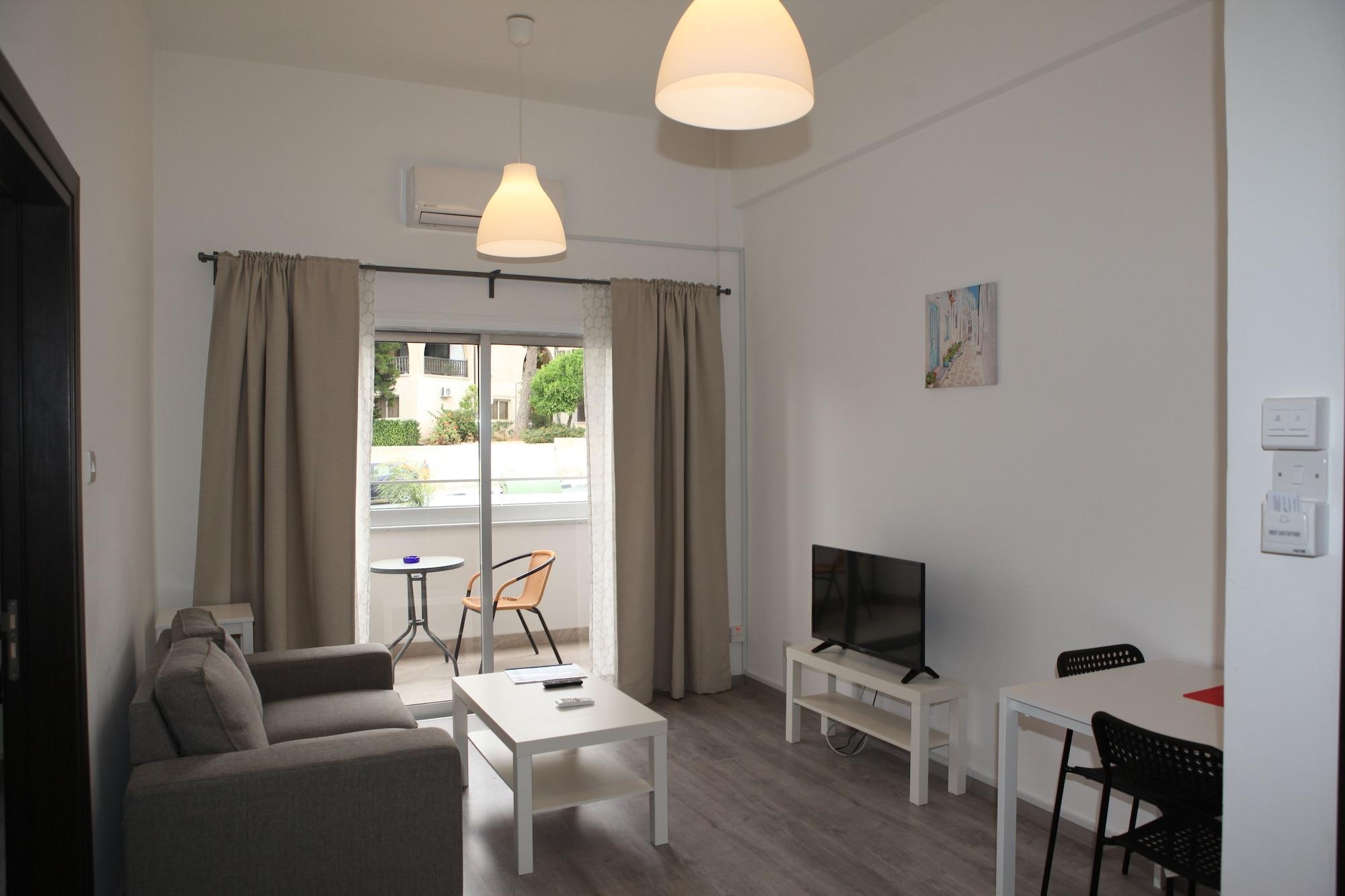 Polyxeni Hotel Apartments Лимасол Екстериор снимка