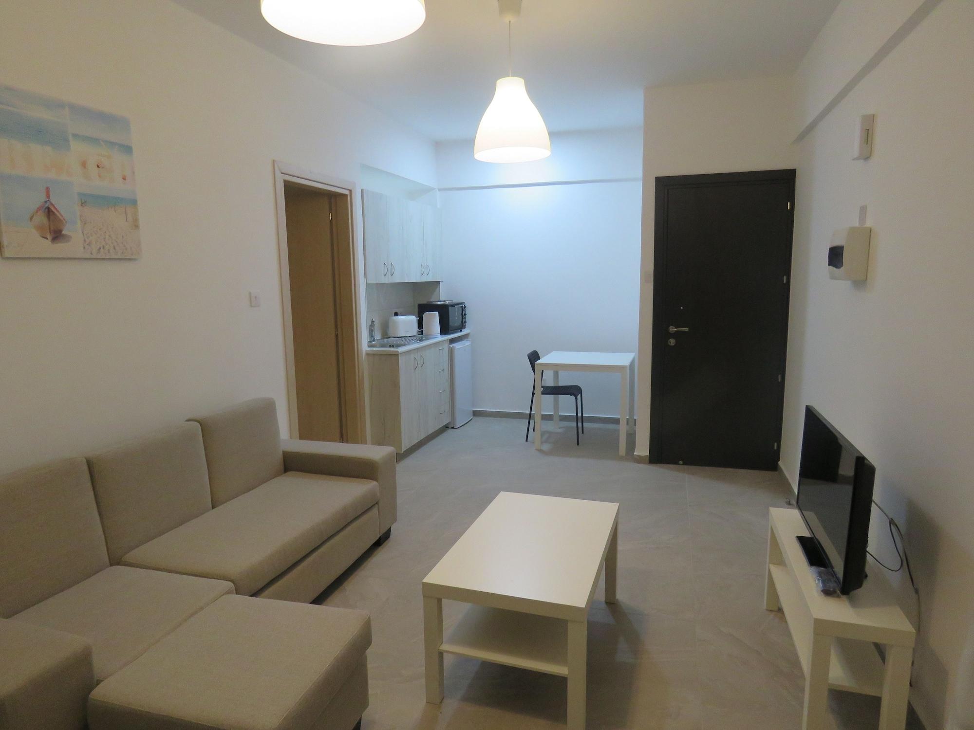 Polyxeni Hotel Apartments Лимасол Екстериор снимка
