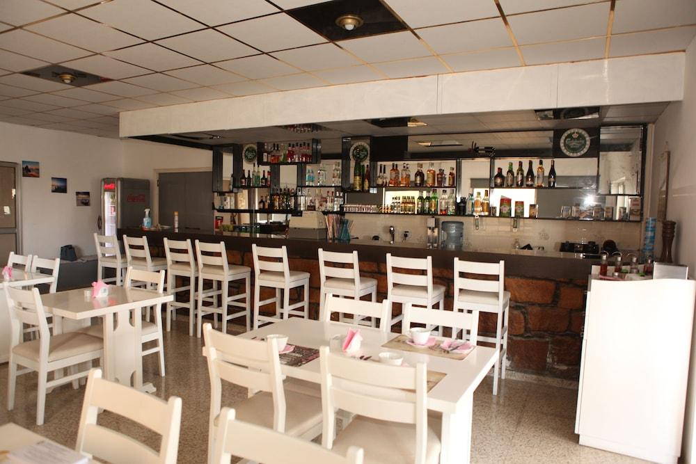 Polyxeni Hotel Apartments Лимасол Екстериор снимка