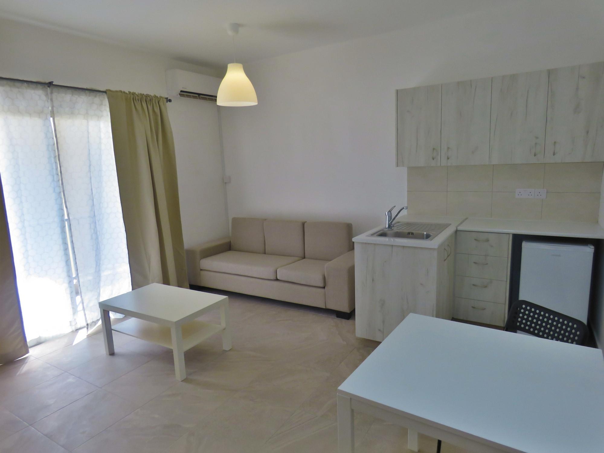 Polyxeni Hotel Apartments Лимасол Екстериор снимка