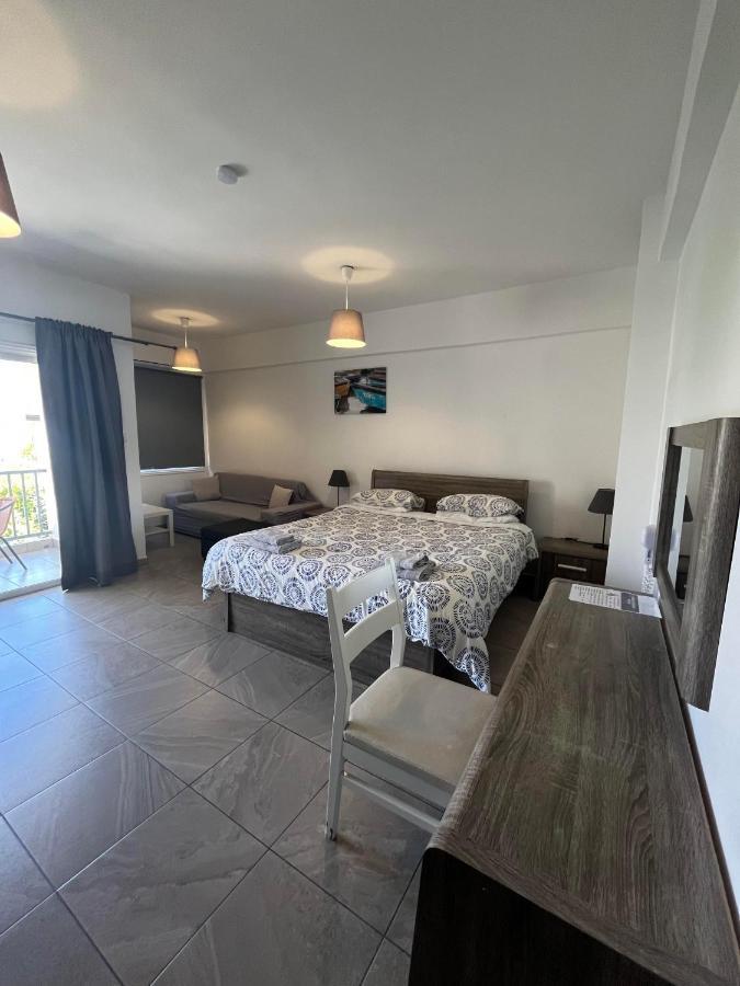 Polyxeni Hotel Apartments Лимасол Екстериор снимка
