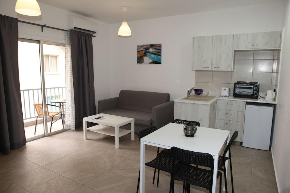 Polyxeni Hotel Apartments Лимасол Екстериор снимка