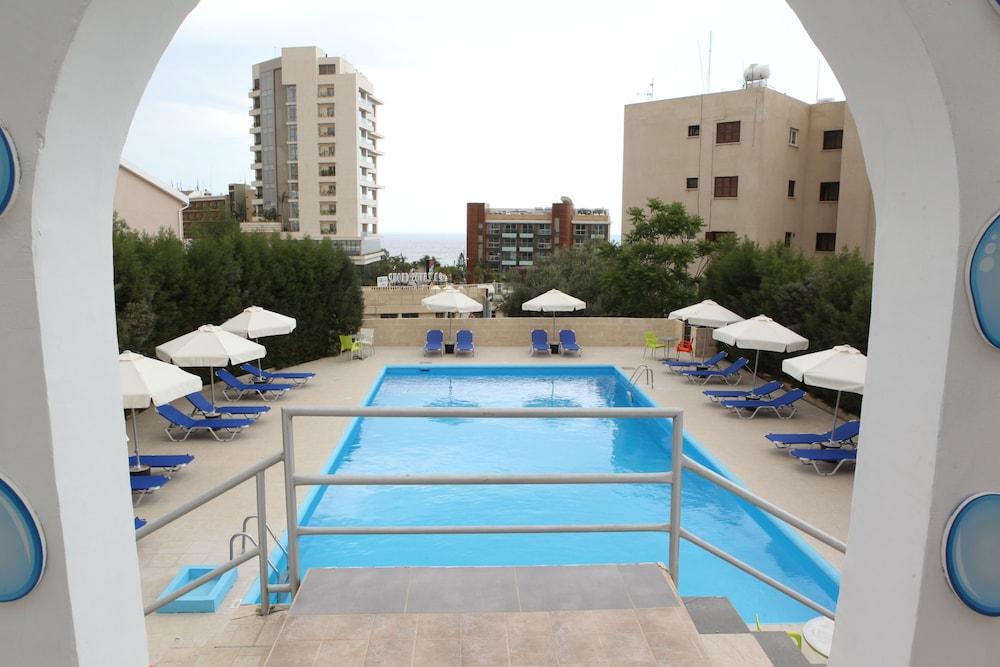 Polyxeni Hotel Apartments Лимасол Екстериор снимка