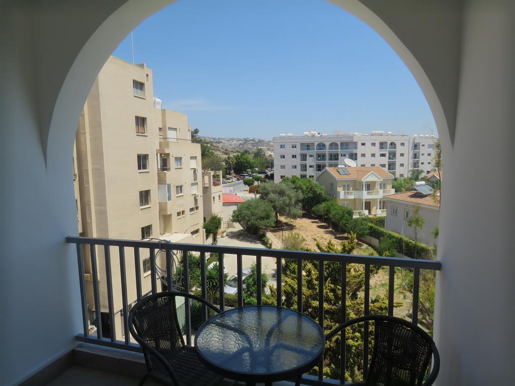 Polyxeni Hotel Apartments Лимасол Екстериор снимка