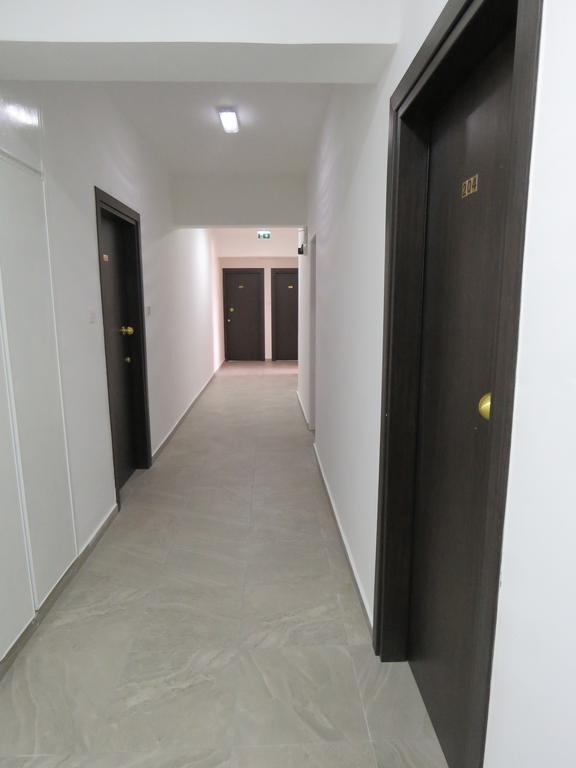 Polyxeni Hotel Apartments Лимасол Екстериор снимка