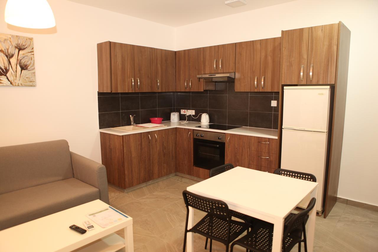 Polyxeni Hotel Apartments Лимасол Екстериор снимка