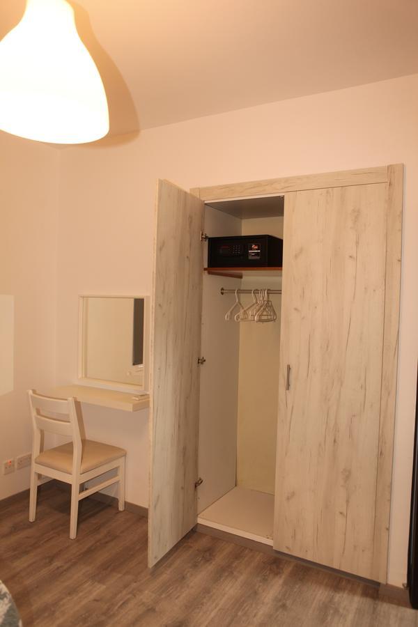 Polyxeni Hotel Apartments Лимасол Екстериор снимка