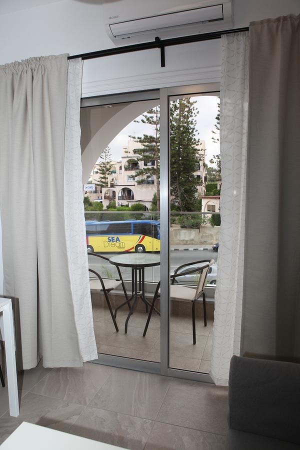 Polyxeni Hotel Apartments Лимасол Екстериор снимка