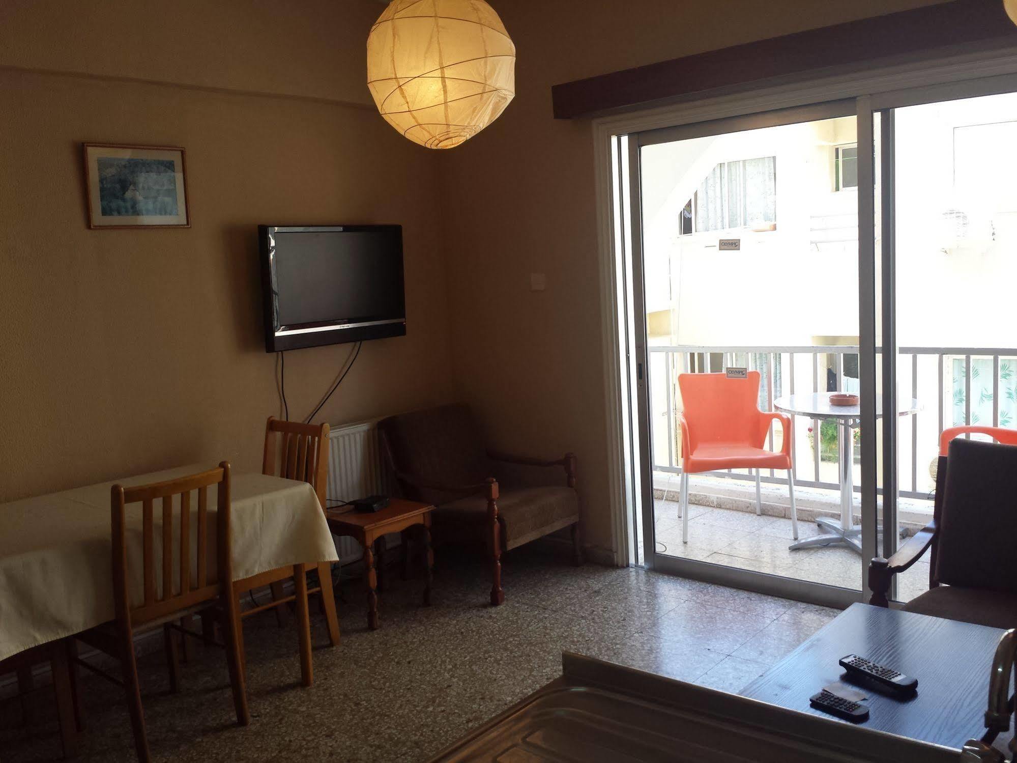 Polyxeni Hotel Apartments Лимасол Екстериор снимка