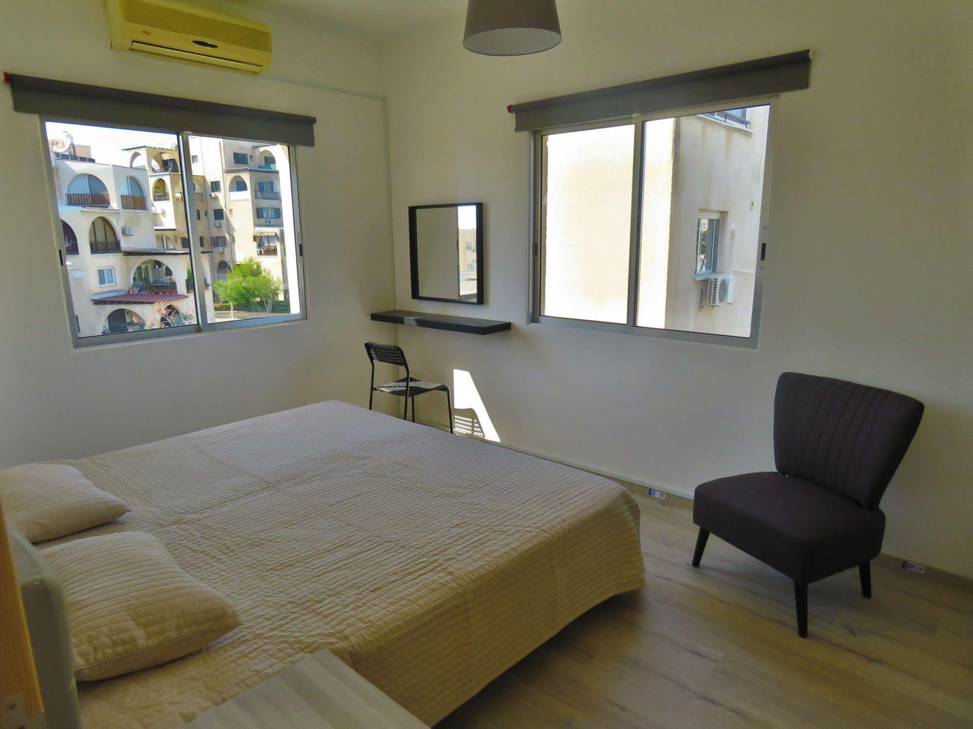 Polyxeni Hotel Apartments Лимасол Екстериор снимка