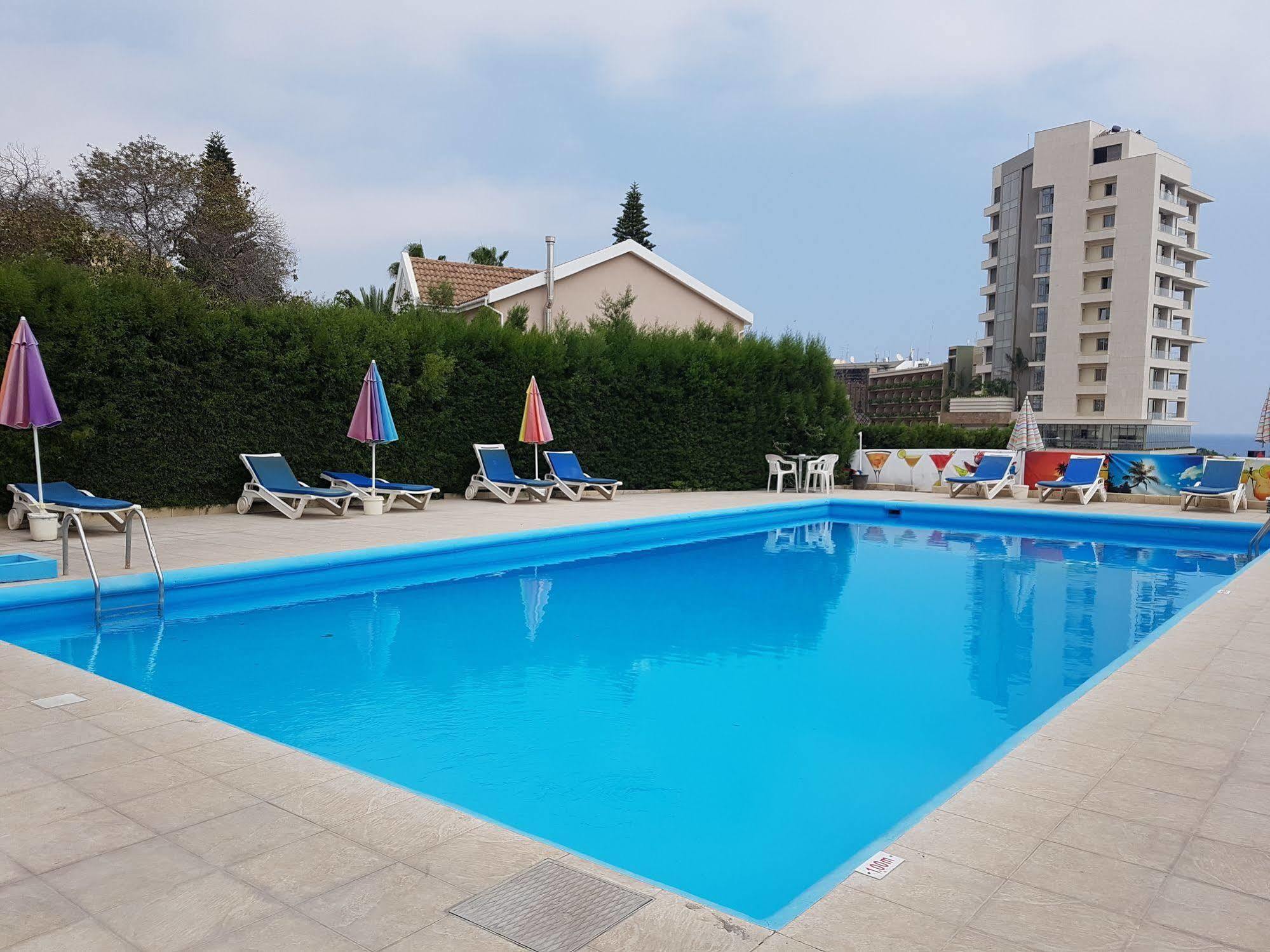 Polyxeni Hotel Apartments Лимасол Екстериор снимка