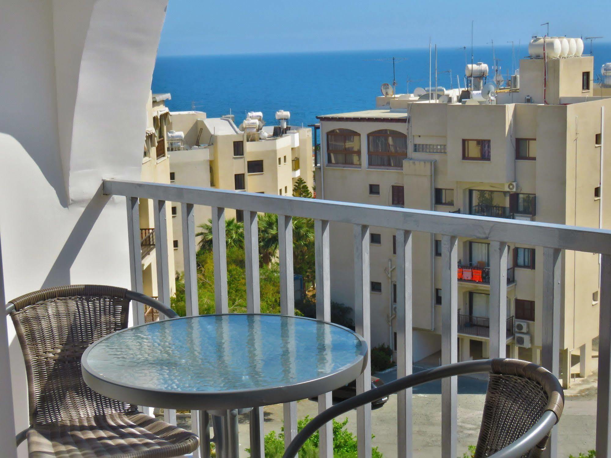 Polyxeni Hotel Apartments Лимасол Екстериор снимка