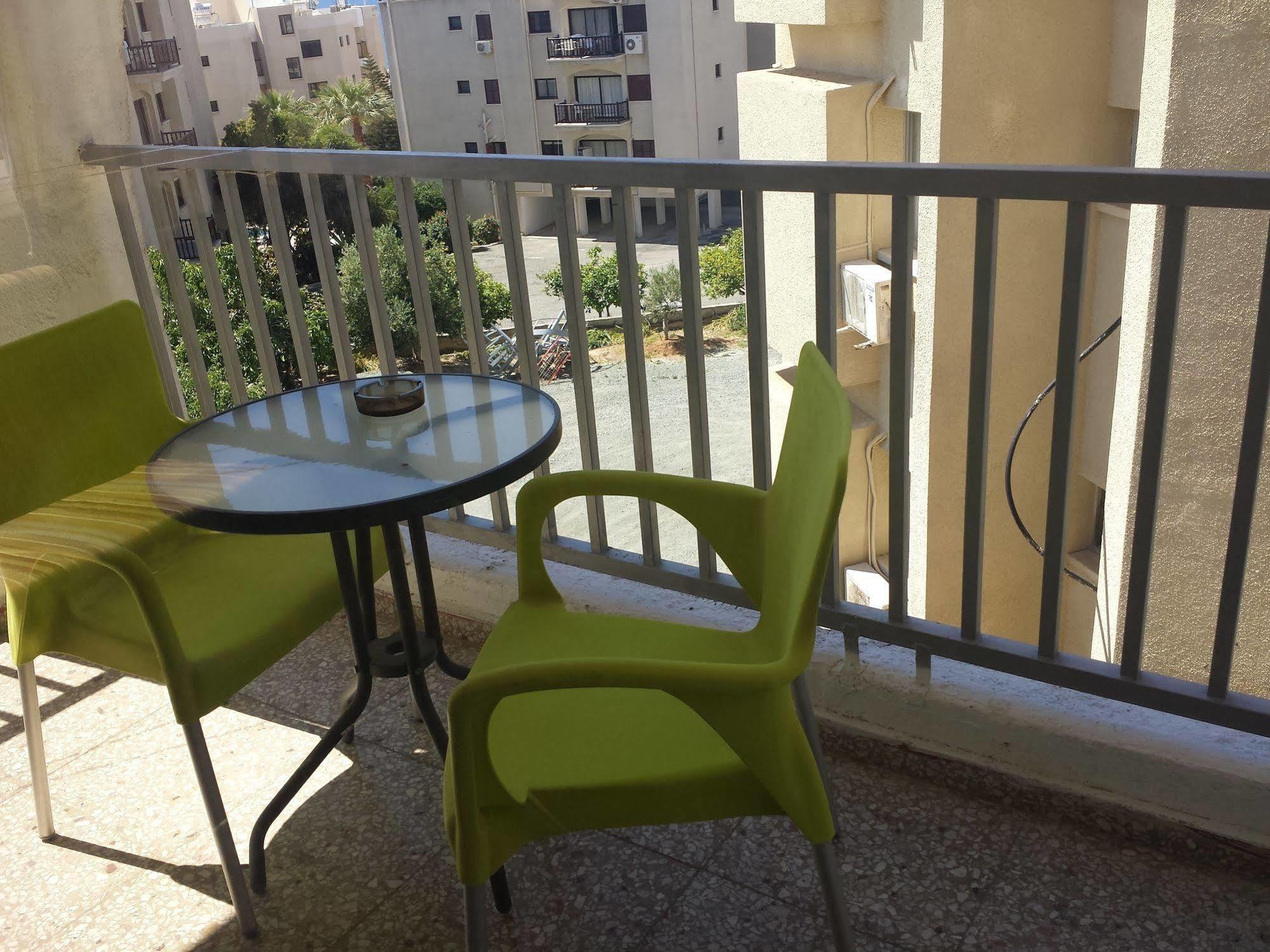 Polyxeni Hotel Apartments Лимасол Екстериор снимка