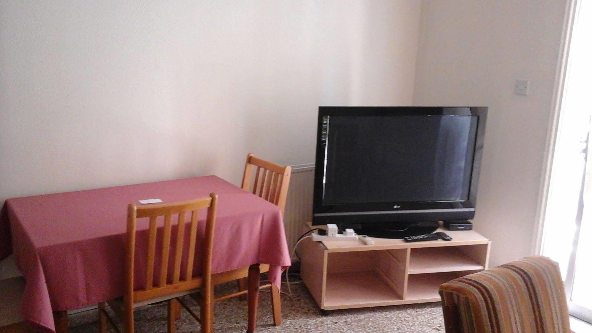 Polyxeni Hotel Apartments Лимасол Екстериор снимка
