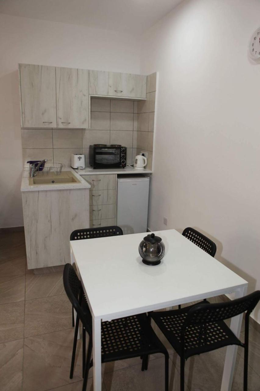 Polyxeni Hotel Apartments Лимасол Екстериор снимка