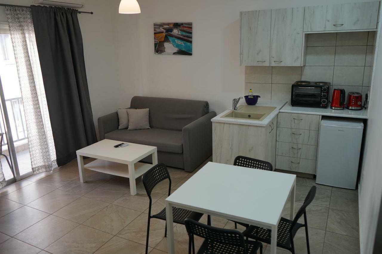 Polyxeni Hotel Apartments Лимасол Екстериор снимка