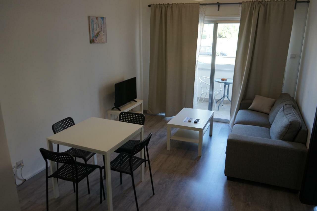 Polyxeni Hotel Apartments Лимасол Екстериор снимка